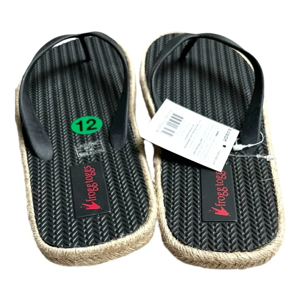 NWT Frogg Toggs Kuba sandal in black
